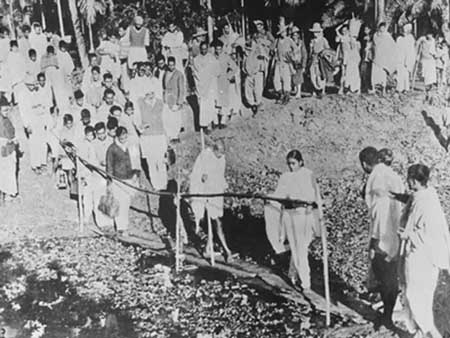 Gandhiji while his second visit to Noakhali at the time of going to Narayanpur.jpg